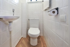 26 Mijehof 79 Toilet 01a