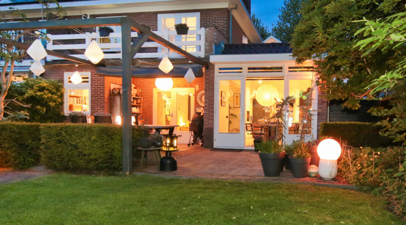 42 HM Dijklaan 16 Tuin avond