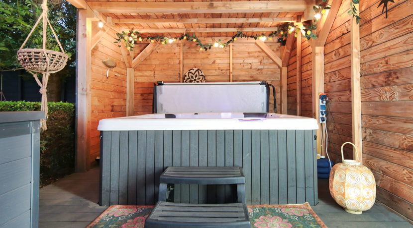 44 HM Dijklaan 16 Tuin jacuzzi