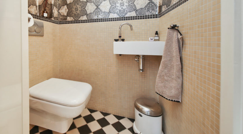 47 HM Dijklaan 16 Toilet 01