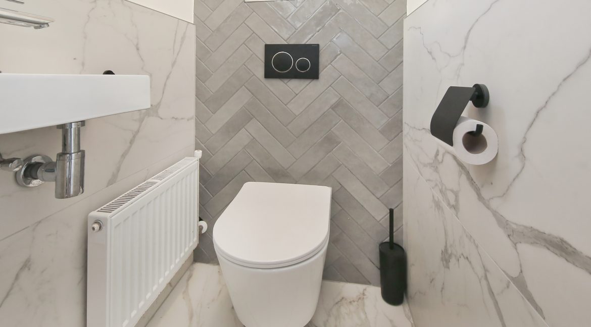 74 Nieuwemeerdijk 377 Toilet 01a