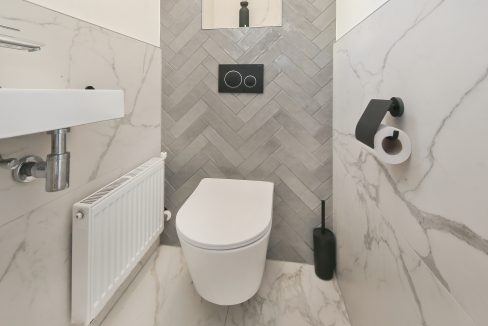 74 Nieuwemeerdijk 377 Toilet 01a
