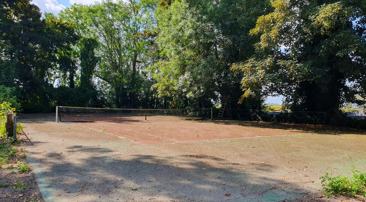 009 Hoofdweg 156 Tennisbaan 01a