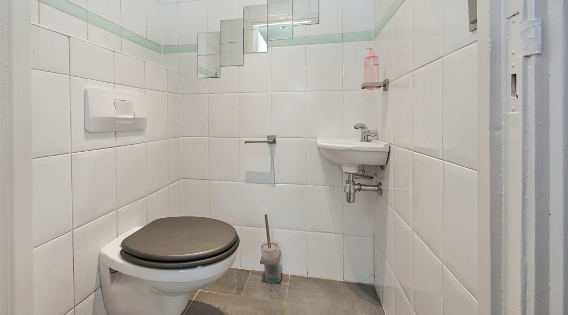 18 Hoofdweg 80a wc 01a