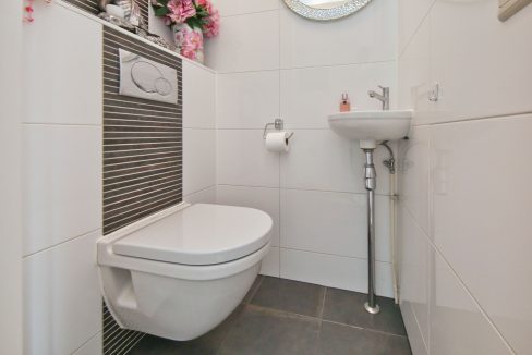 38 Geranium 123 Toilet 01a