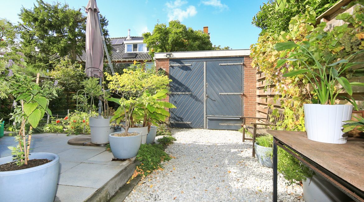 43 Zwaluwstr 13 Tuin garage