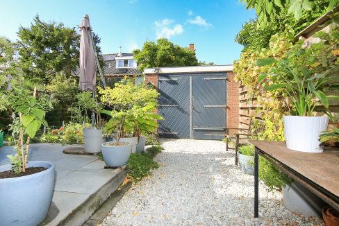 43 Zwaluwstr 13 Tuin garage