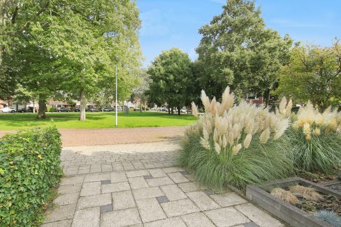 57 Zwaluwstr 13 Voortuin 01b
